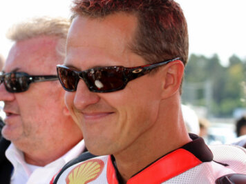 Medien: Schumacher mit Mercedes einig - Michael Schumacher sitzt laut eines Medienberichts 2010 im Mercedes-Cockpit