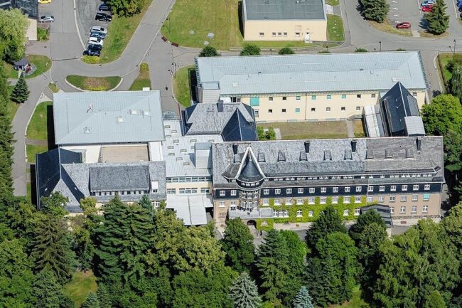 Medizinische Versorgung: Wird Schneeberg zum Vorbild fürs Erzgebirge? - Das ehemalige Bergarbeiterkrankenhaus wurde von der Bergstadt Schneeberg aus der Insolvenz zurückgekauft und soll zu einem medizinischen Versorgungszentrum ausgebaut werden. 