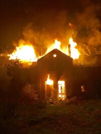 Meerane: Brand in ehemaliger Spinnerei - Feuer in der ehemaligen Kammgarnspinnerei in Meerane