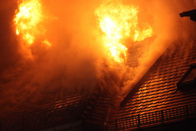 Meerane: Brand vernichtet Reihenhaus - 