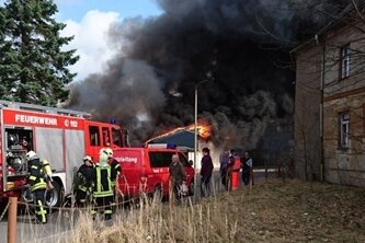 Meerane: Haus brennt komplett nieder - 