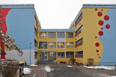 Meeraner Grundschule gewinnt Spielezimmer - In der Meeraner Friedrich-Engels-Schule wird es jetzt noch ein wenig bunter.