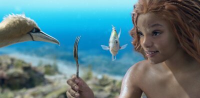 Meerjungfrau in Leipzig entführt - Der neue Arielle-Film mit Halle Bailey in der Hauptrolle ist am 25. Mai in den deutschen Kinos gestartet. Nun war ein Pappaufsteller zum neuen Film bei einem Trio besonders begehrt.