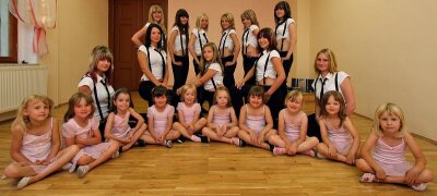 Meeta-Girls tanzen auf eigenem Parkett - 
              <p class="artikelinhalt">Die Meeta Girls in ihrem neuen Tanzsaal.</p>
            