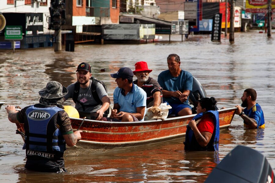 Mehr als 100 Tote bei Überschwemmungen im Süden Brasiliens - Rettungskräfte sind in der Region Rio Grande do Sul im Einsatz.