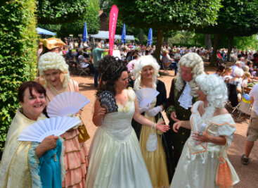 Mehr als 1000 Besucher genießen barockes Spektakel in Lichtenwalde - 