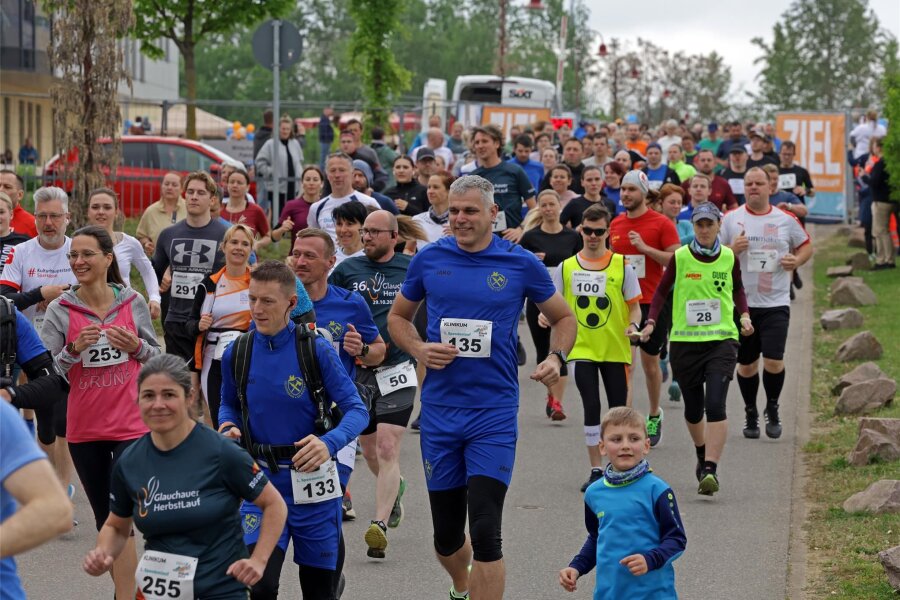Mehr als 300 Teilnehmer beim ersten Spendenlauf des Klinikums in Glauchau - Der Hauptlauf war 6,4 Kilometer lang. Insgesamt machten mehr als 300 Starter mit.