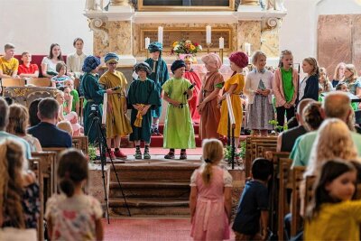 Mehr als 50 Personen machen mit: Schulfest in Seelitz wird mit Musical gefeiert - Zur Feier 20 Jahre Evangelische Grundschule in Seelitz im Vorjahr gestalteten Kinder einen Gottesdienst mit dem Stück „Daniel in der Löwengrube“.