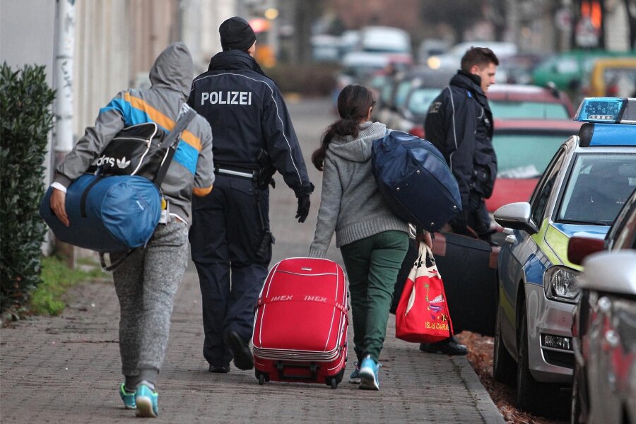 Mehr als 600 Asylsuchende in Mittelsachsen sind ausreisepflichtig - Im Verhältnis zur Anzahl der Ausreisepflichtigen werden aus Mittelsachsen bisher nur wenige Asylsuchende abgeschoben.