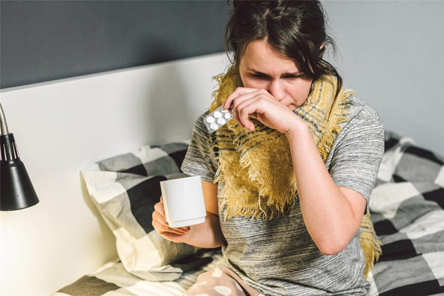 Mehr als dreimal so viele Tote durch Corona wie durch Grippe in Sachsen - Noch sind die Infektionszahlen hoch, doch die Grippewelle ebbt langsam ab.