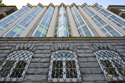 Mehr als nur eine Facette der Wirtschaftsgeschichte - Die markante Fassade der Firma von Hans Bernstein hat das Architekturbüro Kornfeld & Benirschke 1924 entworfen.
