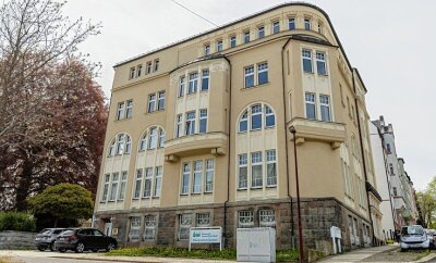 Mehr als putzen: Vogtland erhält Hauswirtschaftsschule - In dieses Eckhaus an der Rosa Luxemburg Straße in Auerbach soll die Schule für Hauswirtschaft einziehen.