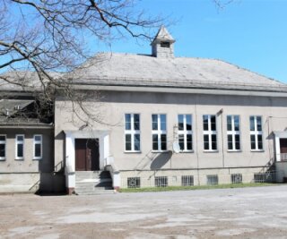 Mehr Geld für Sporthalle - Die alte Sporthalle in Niederwiesa soll durch einen Neubau ersetzt werden. 