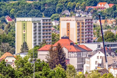 Mehr Grün und Struktur: Grünanlage an den Hochhäusern in Flöha wird neu gestaltet - Das Umfeld der beiden markanten Hochhäuser an der Augustusburger Straße soll neu gestaltet werden.
