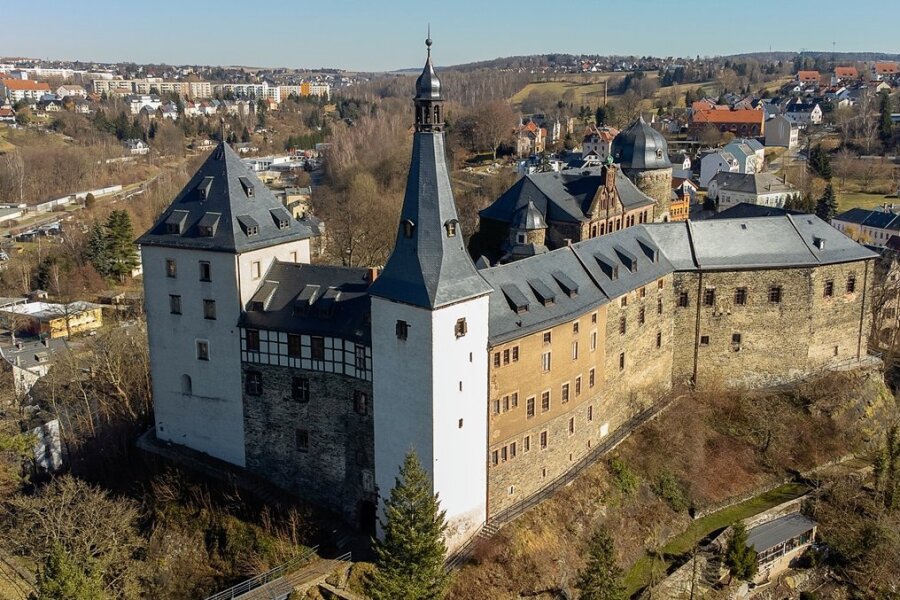 Ein Blick von oben auf die Burg Mylau. Für die weitere Sanierung wird noch reichlich Geld benötigt. Allein für die Burgmauer sind mindestens noch eine Million Euro erforderlich.