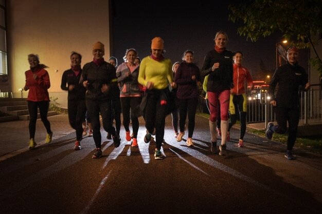 Mehr Sicherheit beim Laufen - Start für die Frauen der Chemnitzer Laufgruppe am Donnerstagabend.