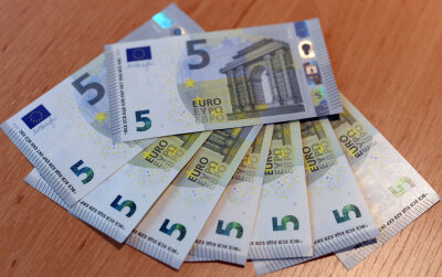 Mehr Sicherheit: Neuer Fünf-Euro-Schein kommt Anfang Mai in Umlauf - 