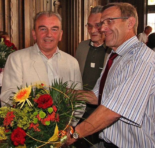 Mehr Werbung für Werdau - 
              <p class="artikelinhalt">Oberbürgermeister Volkmar Dittrich (rechts) wird seinem Nachfolger Ralf Tittmann (links) die Amtsgeschäfte geordnet hinterlassen. </p>
            