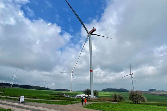 Mehr Windkraft und Solar: Sachsen erhöht Tempo beim Ausbau der erneuerbaren Energien - Ein neuer Windpark bei Voigtsdorf, Gemeinde Dorfchemnitz in Mittelsachsen. Beim Ausbau der erneuerbaren Energien in Sachsen geht es jetzt schneller voran.