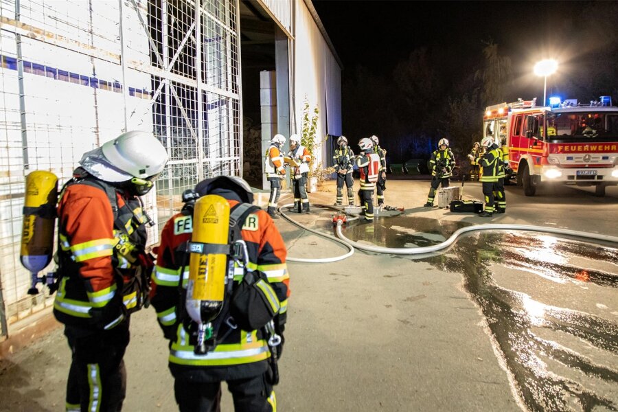 Mehrere Dutzend Feuerwehrleute nahe Bergbaumuseum im Übungseinsatz - Bei dem Übungsszenario in Oelsnitz wurden mehrere Menschen vermisst.