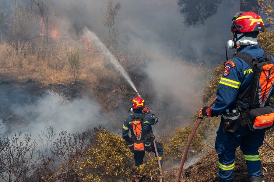 Mehrere Großbrände wüten in Griechenland - Kos, Chios, Kreta - vielerorts in Griechenland brennt es.