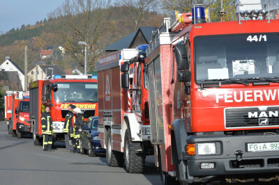 Mehrere hunderttausend Euro Schaden nach Brand in Einfamilienhaus - Das Privatgrundstück befand sich am Ende des Weges.