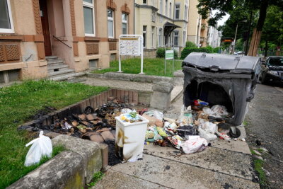 Mehrere Mülltonnen im Chemnitzer Stadtgebiet in Brand gesetzt - 
