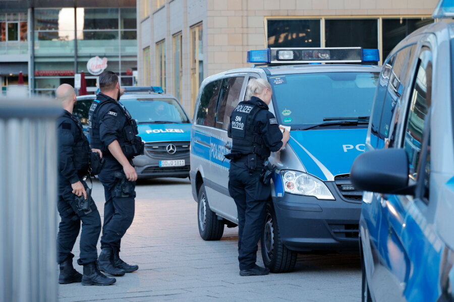 Mehrere Verletzte bei Schlägereien in Chemnitz - Bei Auseinandersetzungen in der Innenstadt sind am Montagabend mehrere Männer verletzt worden.