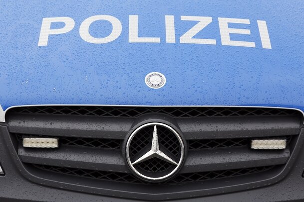 Mehrstündiger Polizeieinsatz in Zschopauer Wohnung: Drogen, Böller und Widerstand gegen Vollstreckungsbeamte 