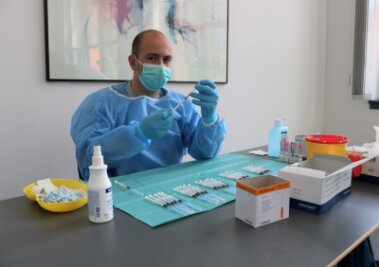 Mehrtägige Impfaktion ist zu Ende: Flöhas OB Holuscha zieht positive Bilanz - Knut Berger