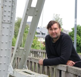 "Meine Heimat ist das Chemnitztal" - Sören Polzt-Homuth ist für die Region Rochlitzer Muldental zuständig. Das Bild zeigt ihn auf der Hängebrücke Zaßnitz. 
