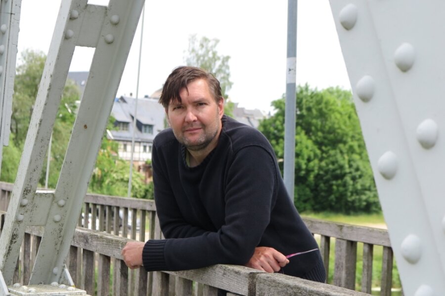 "Meine Heimat ist das Chemnitztal" - Sören Polzt-Homuth ist für die Region Rochlitzer Muldental zuständig, hier auf der Hängebrücke Zaßnitz.