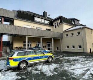 Meinersdorf: Polizei ist nun mittendrin im Dorfgeschehen - Das Pestalozzihaus. 1,4 Millionen Euro Gesamtkosten stehen laut Bürgermeister Jörg Spiller für den Umbau der früheren Meinersdorfer Schule zu Buche.