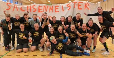 Meisterjubel in Schneeberg - Die Handballerinnen des SV Schneeberg sind Sachsenmeisterinnen. 