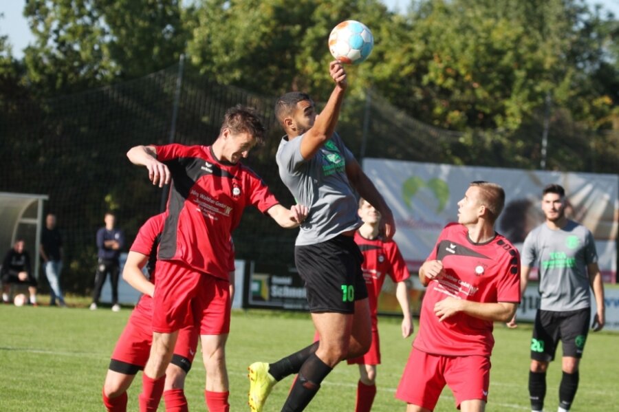 Bereits in der Hauptrunde war der FC Werda beim FC Fortuna Plauen zu Gast. Damals siegten die Hausherren um Ahmed Zaim (Bildmitte) mit 6:1. 