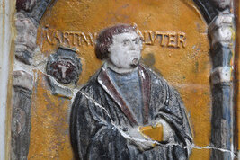 Mensch Luther! Im Namen des Vaters - Ein Offenbacher mit dem Bildnis von Martin Luther.