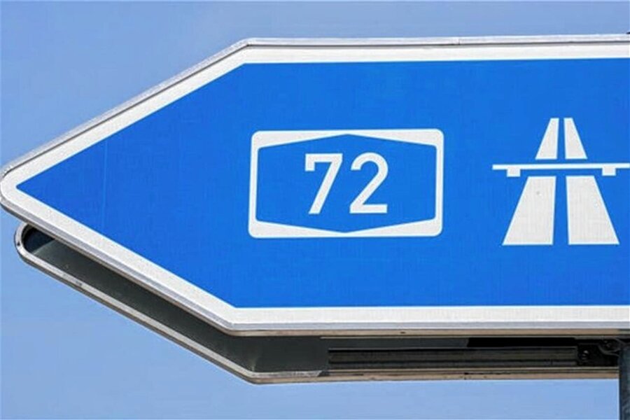 Mercedes kracht in Leitplanke: A 72 voll gesperrt - Die Autobahn war am Sonntagabend für zweieinhalb Stunden gesperrt.