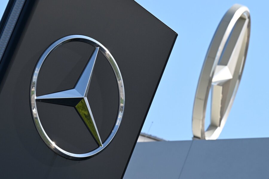 Mercedes verwirft ursprünglichen Plan zur Elektro-Offensive - Mercedes will bis in die 2030er-Jahre hinein sowohl Elektroantriebe als auch Verbrenner produzieren.