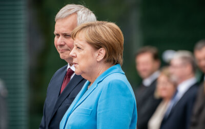 Merkel erleidet zum dritten Mal Zitteranfall - Bundeskanzlerin Angela Merkel (CDU) empfängt Finnlands neuen Ministerpräsidenten Antti Rinne mit militärischen Ehren vor dem Bundeskanzleramt. 