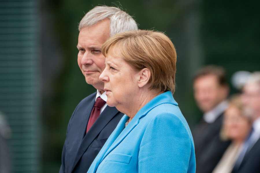 Merkel erleidet zum dritten Mal Zitteranfall - Bundeskanzlerin Angela Merkel (CDU) empfängt Finnlands neuen Ministerpräsidenten Antti Rinne mit militärischen Ehren vor dem Bundeskanzleramt. 