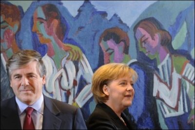 Merkel: "Es ist kein Ackermann-Schulfreunde-Essen gewesen" - Im Fall des Geburtstagsessens von Deutsche-Bank-Chef Josef Ackermann im Kanzleramt hat Angela Merkel durch ihren Sprecher jegliche Anschuldigungen zurückweisen lassen. Im Laufe des Tages muss sich auch Ulla Schmidt zu den Dienstwagenvorwürfen äußern.