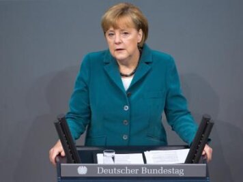 Merkel fordert Konsequenzen aus Hochwasser-Katastrophe - Kanzlerin Merkel äüßert sich in einer Regierungserklärung vor dem Bundestag zur Flutkatastrophe.