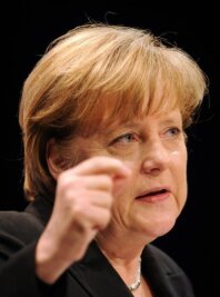 Merkel ruft zu Spenden für Opfer in Japan auf - Bundeskanzlerin Angela Merkel (CDU) hat in ihrer Regierungserklärung die Deutschen zu Spenden für die Opfer der Erdbeben-, Flutwellen- und Atomkatastrophe in Japan aufgerufen. "Wir sollten ihnen mit unserer unmittelbaren Unterstützung ein Zeichen der Solidarität senden", sagte Merkel im Bundestag in Berlin.