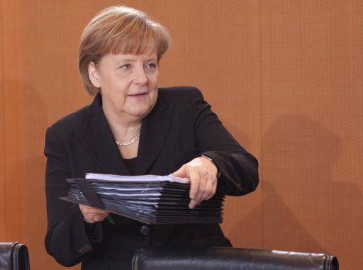 Merkel verteidigt vorübergehende Akw-Abschaltung - Bundeskanzlerin Angela Merkel (CDU) hat am Mittwoch bekräftigt, dass das am Dienstag beschlossene Moratorium für sieben Kernkraftwerke auch ohne Parlamentsbeschluss rechtmäßig sei.