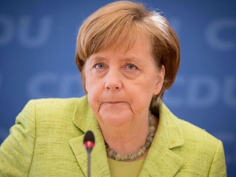 Merkel: «Widerwärtiger» Anschlag auf BVB-Bus - Angela Merkel verurteilt die Attacke auf den BVB-Bus deutlich.