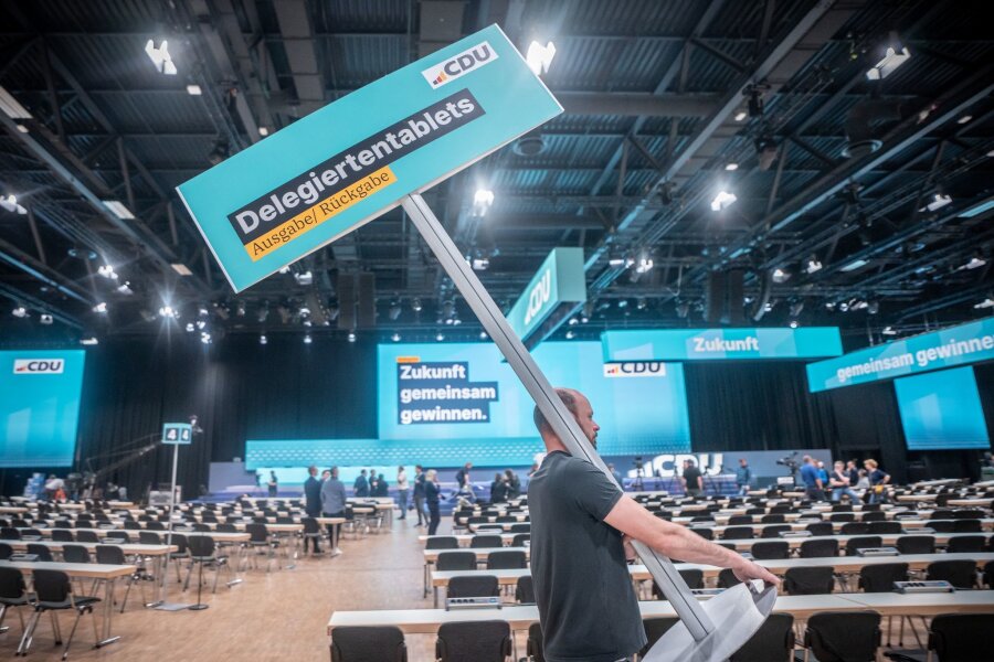 Merz als CDU-Vorsitzender wiedergewählt - Drei Tage lang beraten die Delegierten beim CDU-Bundesparteitag und stimmen über ein neues Grundsatzprogramm der Union ab.