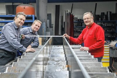 Metallbauer aus Chemnitz ist deutschlandweit gefragt - Drei Geschäftsführer, eine Familie: Vater Andreas (rechts) und die SöhneDaniel (links) und Maik Pohlers bilden den Kopf von Metallbau-Pohlers aus Wittgensdorf.