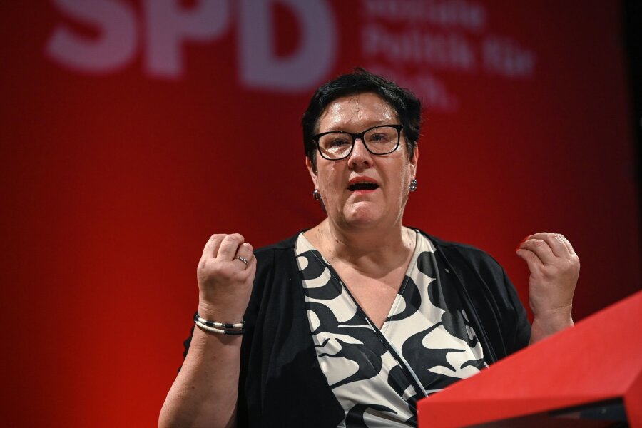 Michel beklagt zunehmende Aggressivität im Wahlkampf - Die bestätigte Landesvorsitzende Kathrin Michel redet auf dem Landesparteitag der SPD Sachsen in Chemnitz.