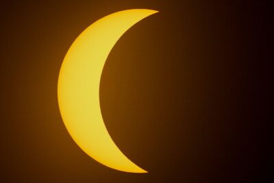 Millionen Menschen sehen totale Sonnenfinsternis - Der Mond schieb sich vor die Sonne.