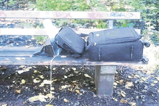Millionen-Münzschatz verschwunden - Der leere Münzkoffer, wie ihn die Polizei in Leipzig auf einer Parkbank fand.